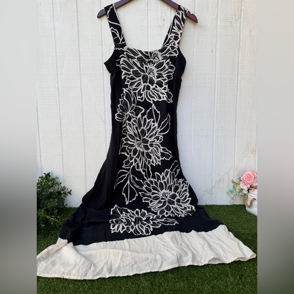 VINCE CAMUTO
Women's Floral Square-Neck Smocked-Back Sleeveless
Maxi Dress Sz M - Picture 6 of 12